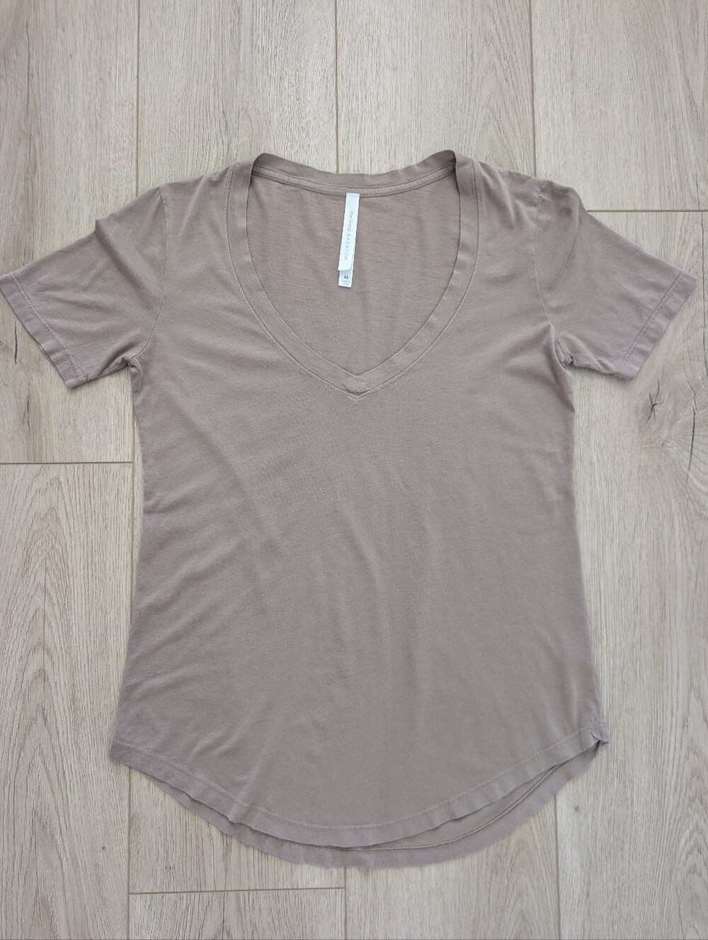 Aritzia The Group Babaton V neck T-shirt | Size XS